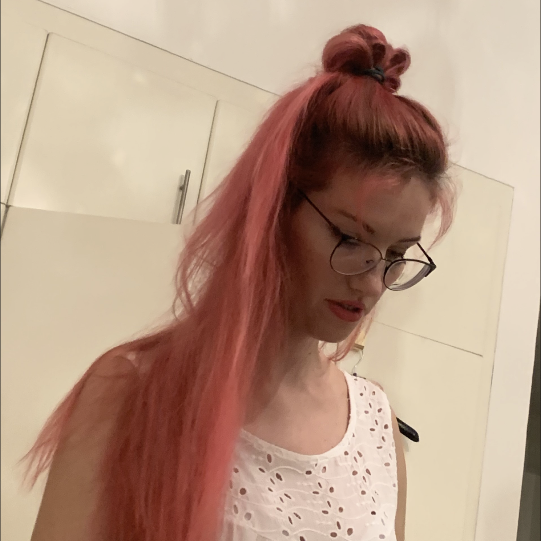 [Alena - Language Teacher